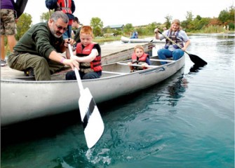 Boy Scouts Master of Troop 116 in Cicero Teaches Young Kids how to Canoe