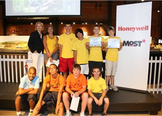 Honeywell Summer Science Week at the MOST students receive certificates becoming "MOST Associates"