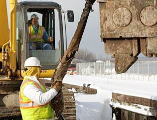 Cables Help Guide Vibratory Hammer