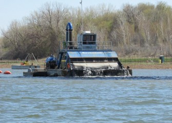 Hydraulic capping resumes on the lake near the mouth of Nine Mile Creek. Work to enhance habitat along the shoreline has also begun (background).