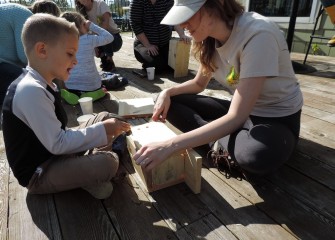 Haley O’Brien (right) helps six-year-old Holden Sunkes assemble a bird box. Nesting boxes were provided by the New York State Office of Parks, Recreation and Historic Preservation and FORCES (Friends of Recreation, Conservation and Environmental Stewardship).